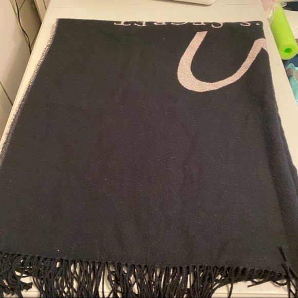 Victoria Secret Limited Edition 2017 Soft Heart Throw - Picture 6 of 12